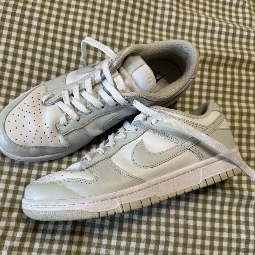 Nike dunk low white/ light smoke grey size 8.5 women's - Picture 4 of 7